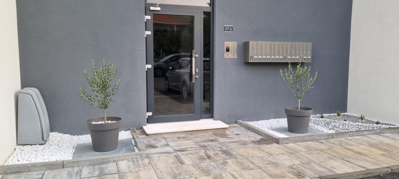 Apartments Elite โตรกีร์ ภายนอก รูปภาพ
