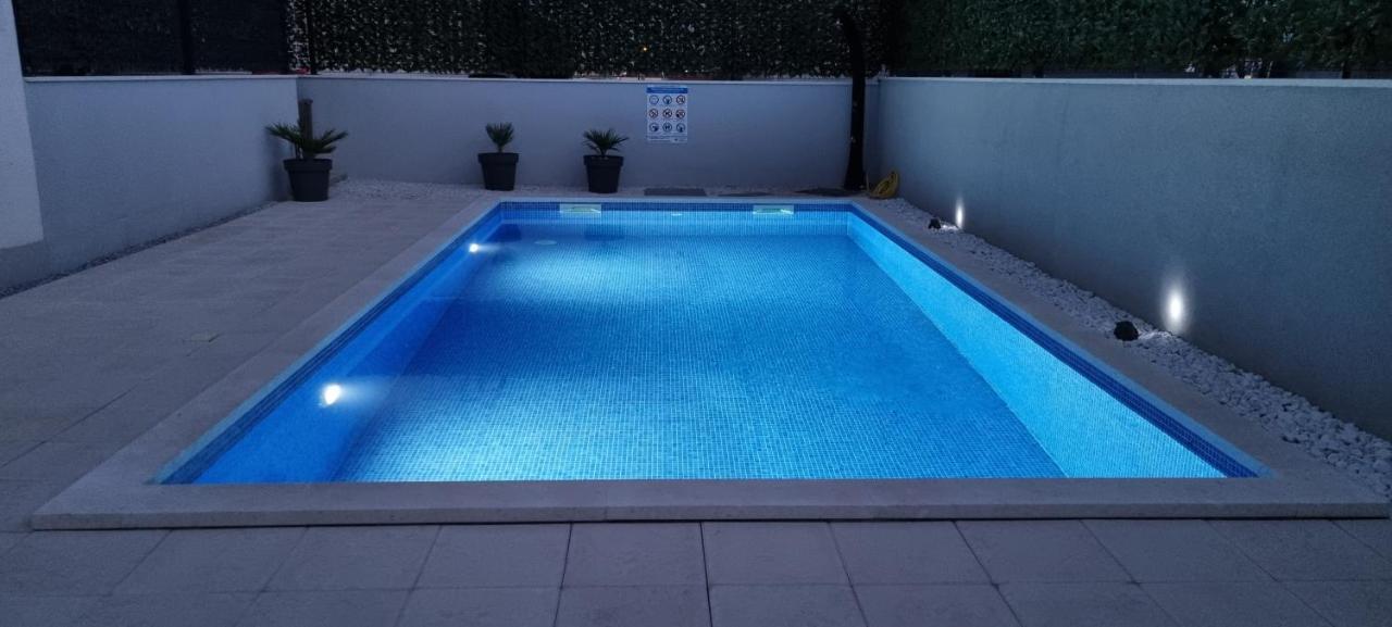 Apartments Elite โตรกีร์ ภายนอก รูปภาพ